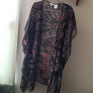 Black Patterned Flowy Kimono Long